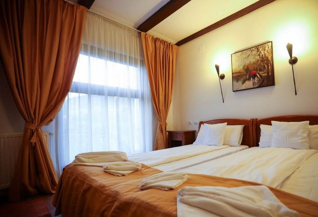 Hotel Pensiunea Roua Muntelui Brăzeşti Habitación foto